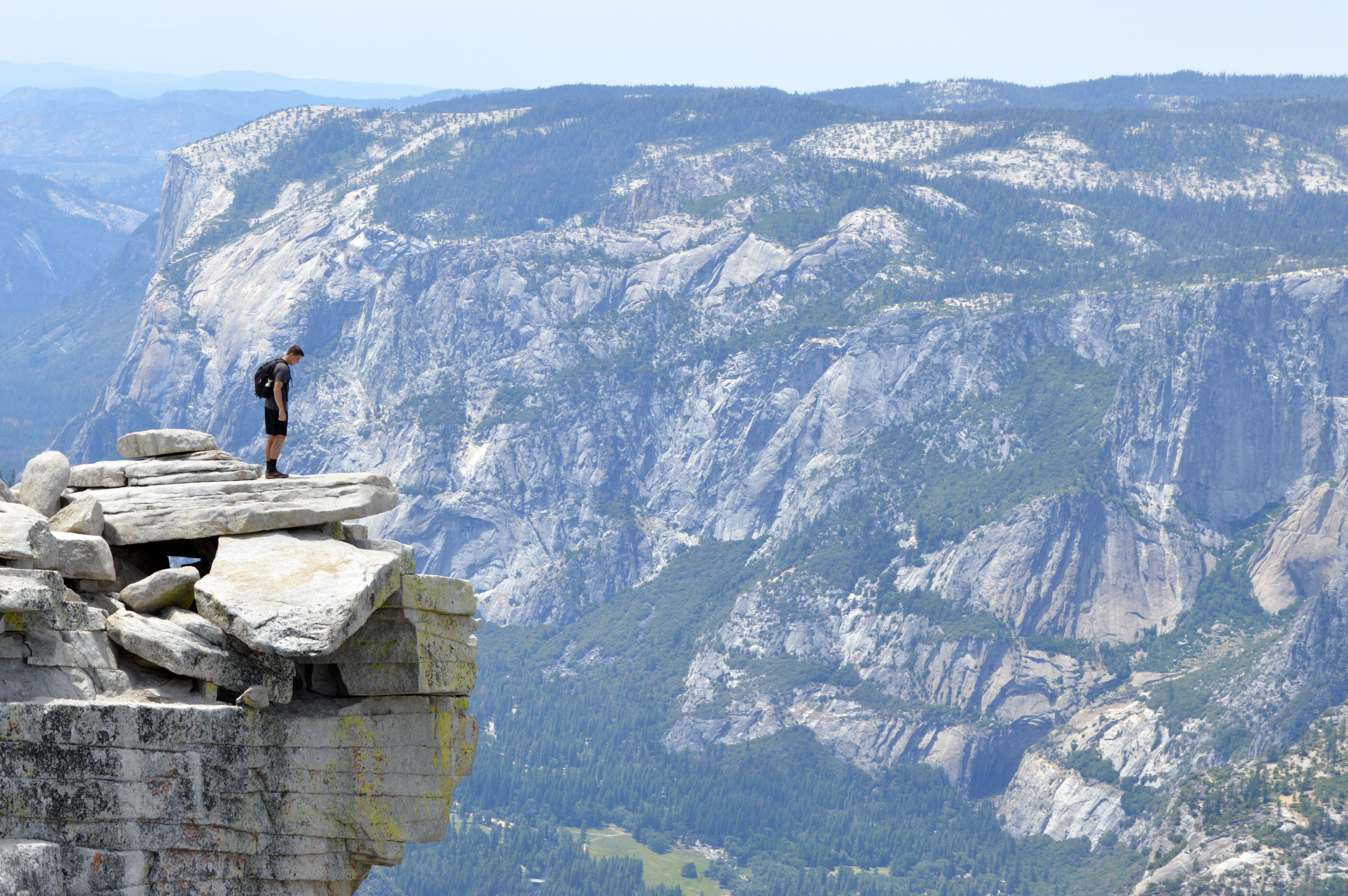 looking-from-the-cliff-yosemite-national-park-california